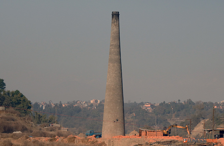 जग्गा बेचेर ऋण तिर्दै इँटा व्यवसायी