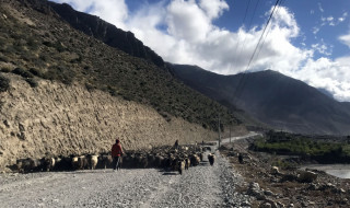 मुस्ताङको च्याङ्ग्रा बजारतिर 