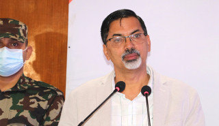 पार्टीनिकट पत्रकारहरू भेटेर अर्थमन्त्रीले भने- प्रचण्डले गरेका कामहरू स्थापित गराउनुपर्‍यो