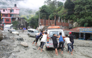 बेमौसमी वर्षाका कारण ८ सडक अवरुद्ध, १३४ सडक आंशिक मात्रै सञ्चालन