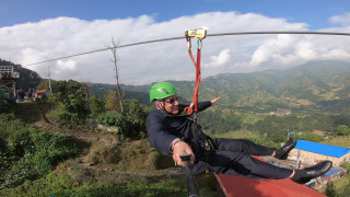 धुलिखेलमा प्रचण्डको  जिपलाइन शयर 