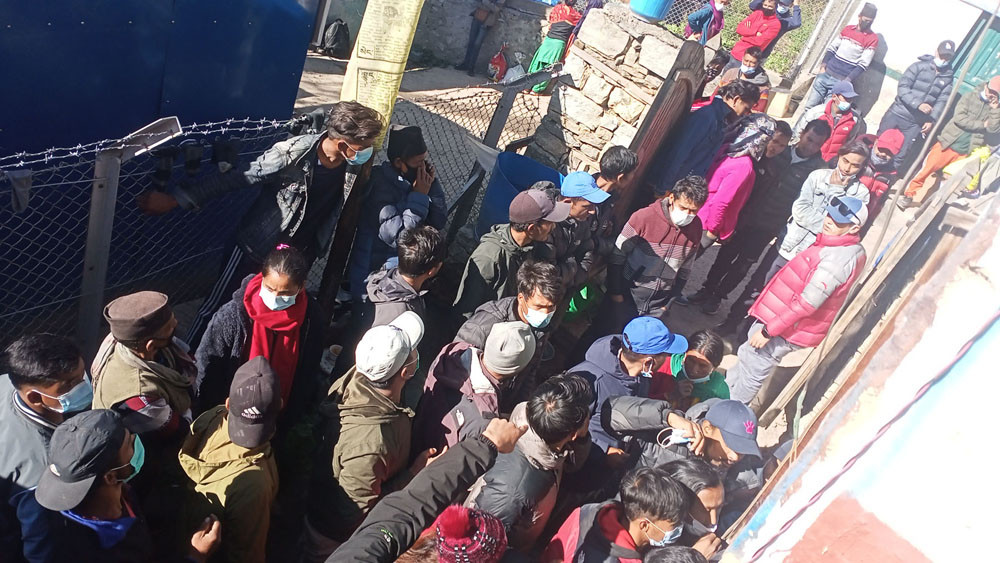 टिकट नपाउँदा विमानस्थलबाटै फिर्ता भए बिरामी