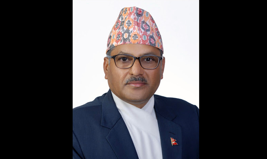 गभर्नर अधिकारी भन्छन्- सेयर धितोमा ४ र १२ को सीमाले साना लगानीकर्तालाई अवसर