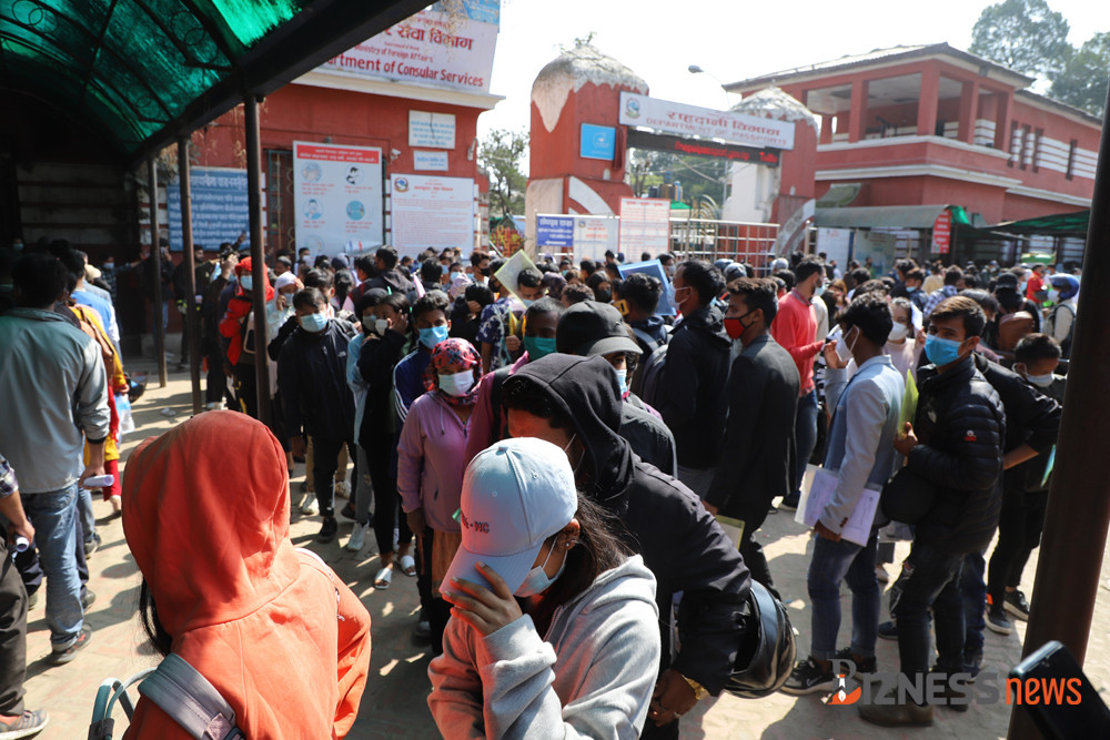 डीभी भर्नेको चाप : एकै दिन पासपोर्ट बनाउन ५ हजारको आवेदन