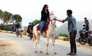 घोडचढीको रमाइलो