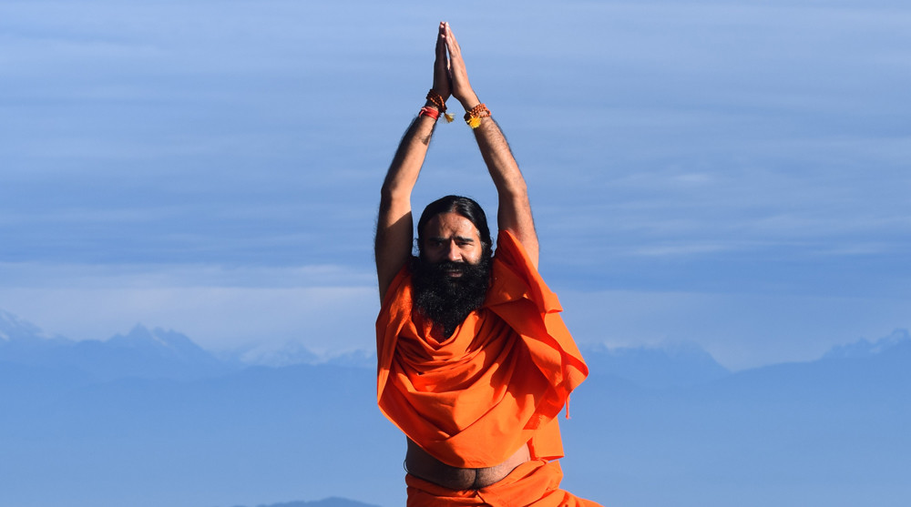 चन्द्रागिरिमा रामदेवको योग ध्यान
