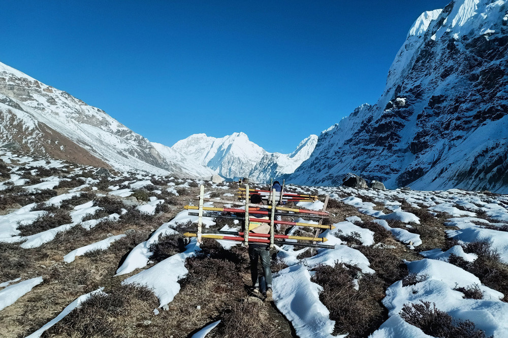 हिउँमा बाटो खोज्न संकेत : जसलाई पछ्याउँदा हराइने छैन