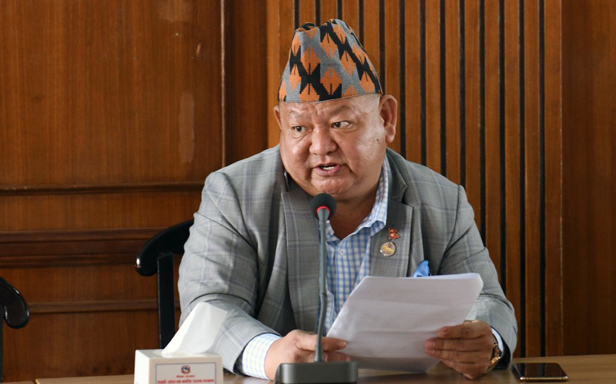भन्सार छलेर उपहार ल्याउँछन् मन्त्री, प्रेम आलेले ल्याए ७ रोलेक्स, ७ आइफोन र ९ बोतल रक्सी