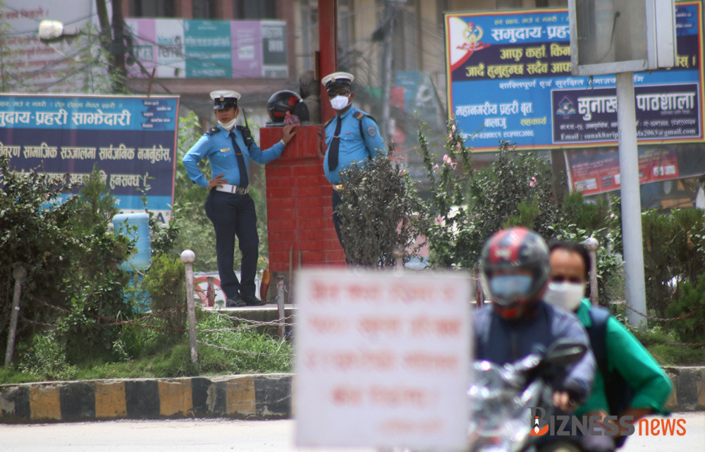 'होलीमा ट्राफिक नियम मिच्नेलाई दिनभर सडकमै रोकिने'