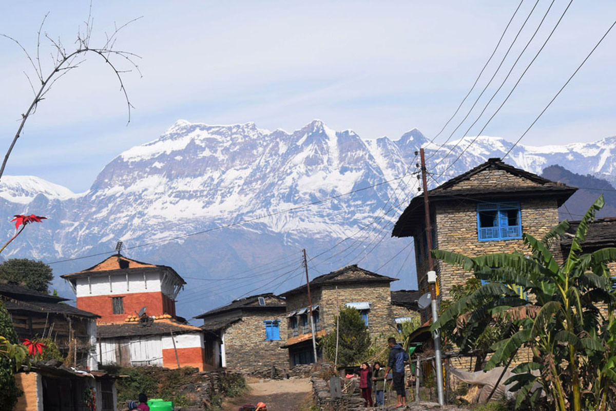 टल्किएको गुर्जा र चुरेन हिमाल 