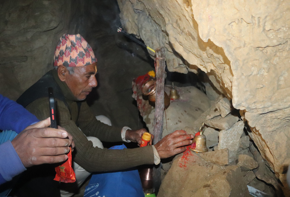 पर्यटक पर्खंदै ‘पूर्वको त्रिपुरेश्वर’