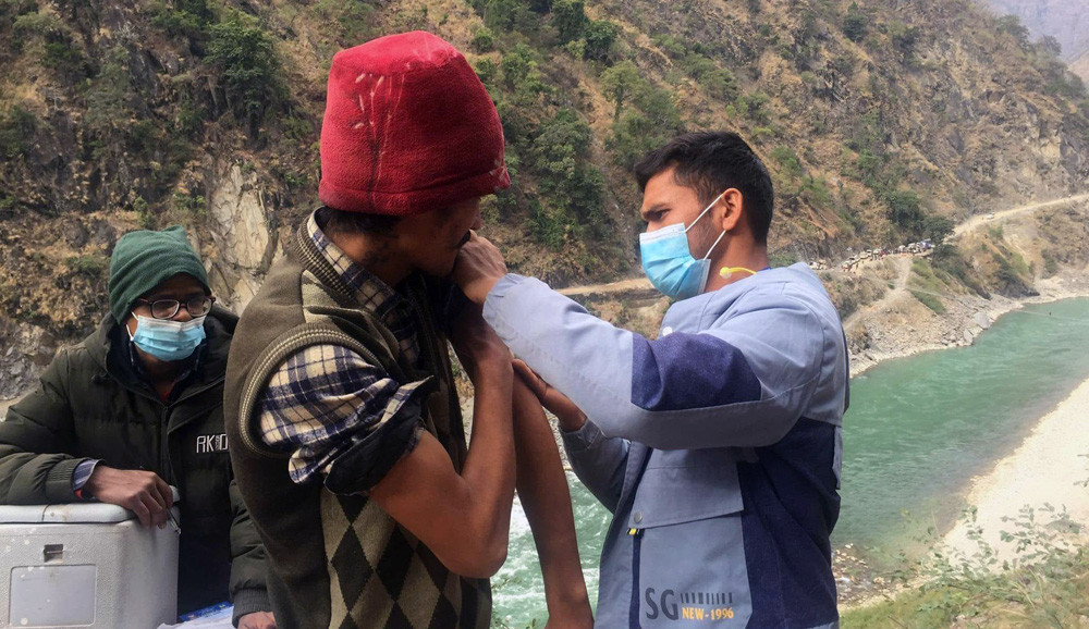 ९० हजार सक्रिय संक्रमित; २४ घण्टामा ४ हजार जना संक्रमणमुक्त, २ लाख ५६ हजारले लगाए खोप