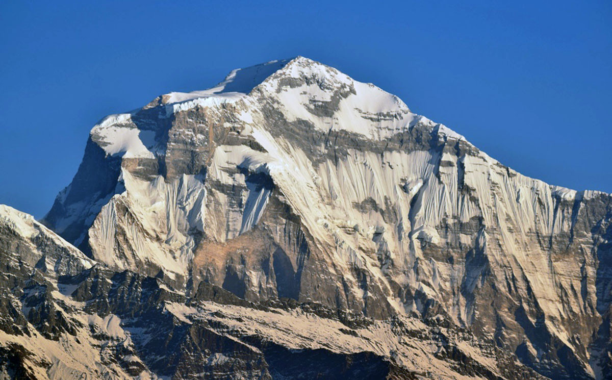 टोड्केबाट देखिएको धौलागिरी हिमाल