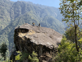 नेपाली सेनाले थाल्यो ठूलोढुङ्गा (पल्सुङ ओढार) को जोखिम हटाउन
