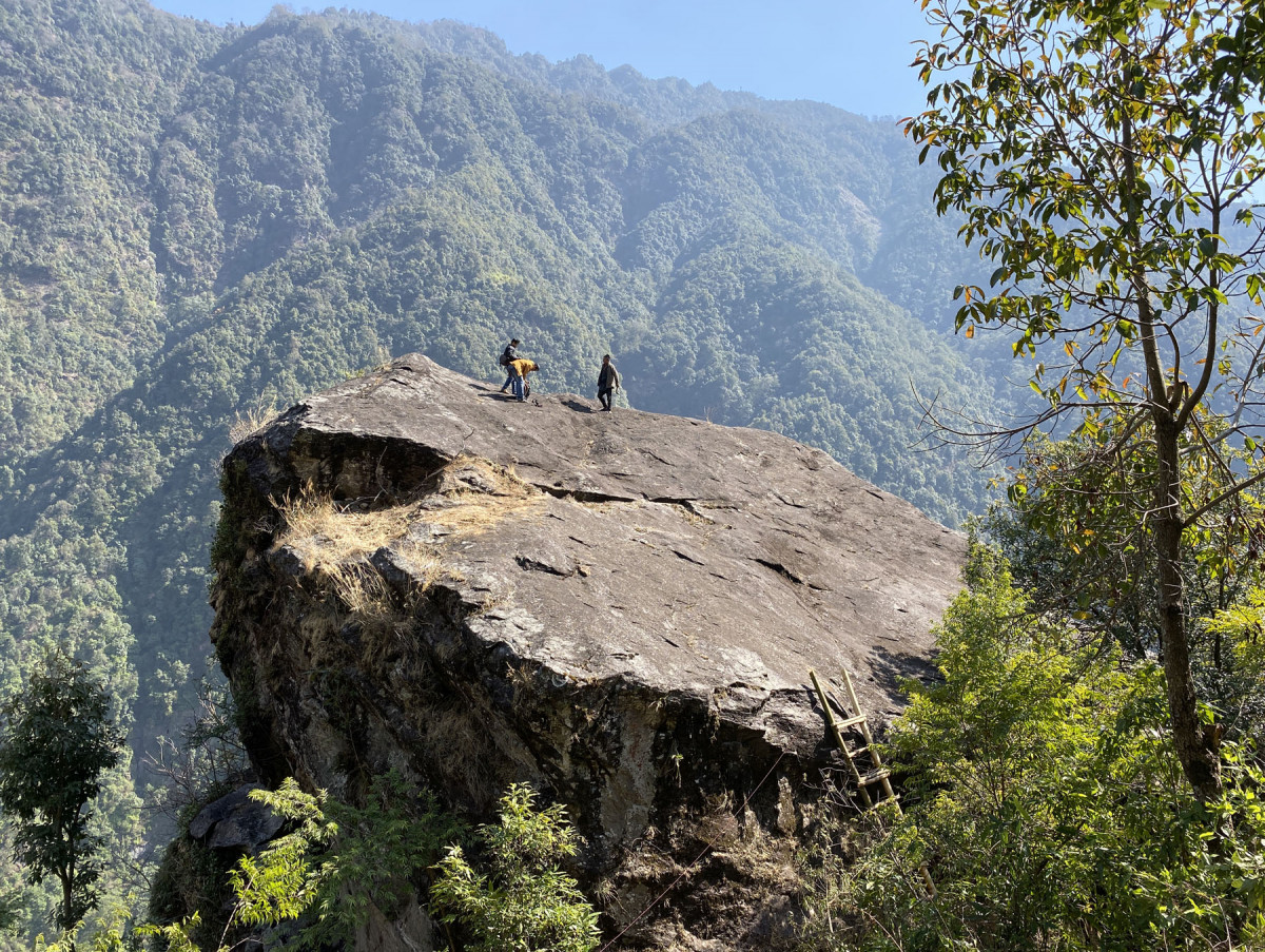 नेपाली सेनाले थाल्यो ठूलोढुङ्गा (पल्सुङ ओढार) को जोखिम हटाउन