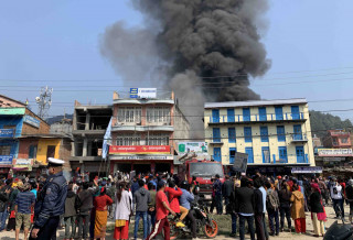 दमौलीमा हार्डवेयर गोदाममा आगलागी