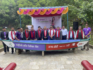 बेगनास तालका व्यवसायीलाई क्यूआर हस्तान्तरण, डिजिटल भुक्तानी गरेर डुङ्गा सयर सकिने
