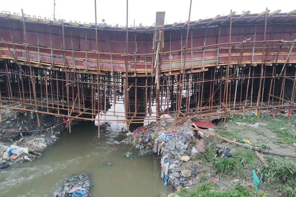 हनुमन्ते खोलाको पक्की पुलमा बाढीले क्षति
