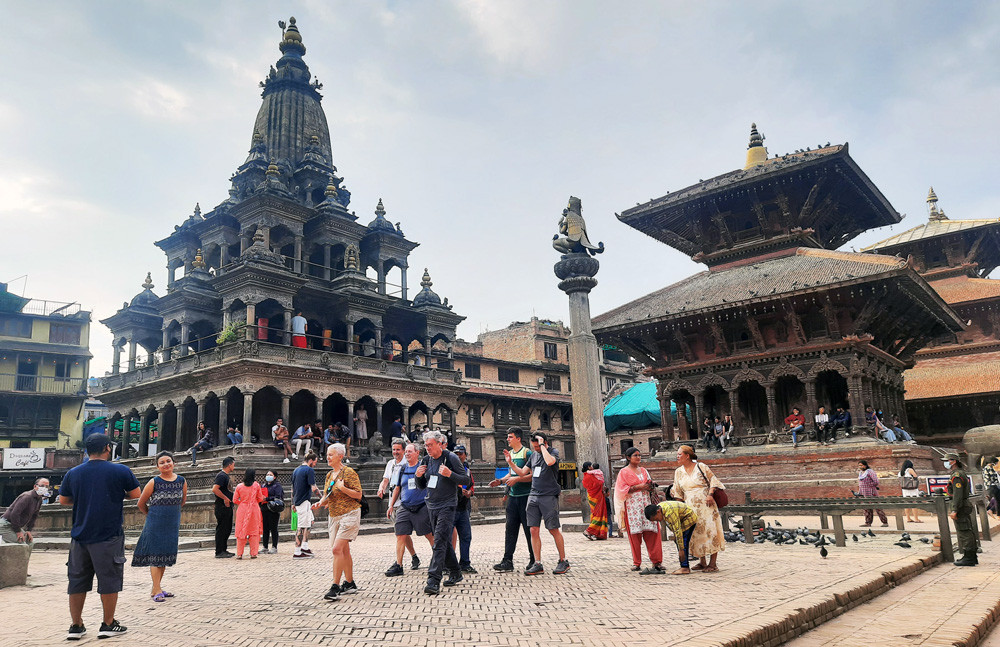 पाटन दरबार परिसरमा पर्यटक