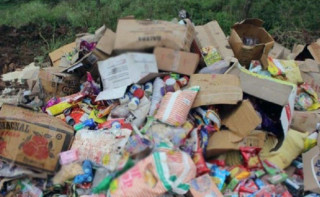 चाडबाडको मुखमा बजार अनुगमन, ६ पसलबाट अखाद्य वस्तु जफत