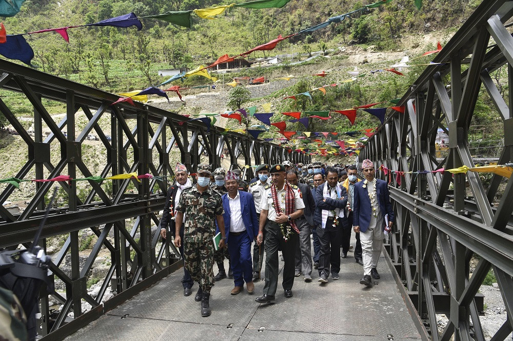 प्रधानसेनापतिले गरे बेलीब्रिज उद्घाटन र सडक आयोजना निरीक्षण