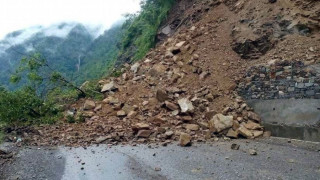पहिरोले भोजपुरका विभिन्न सडक अवरुद्ध