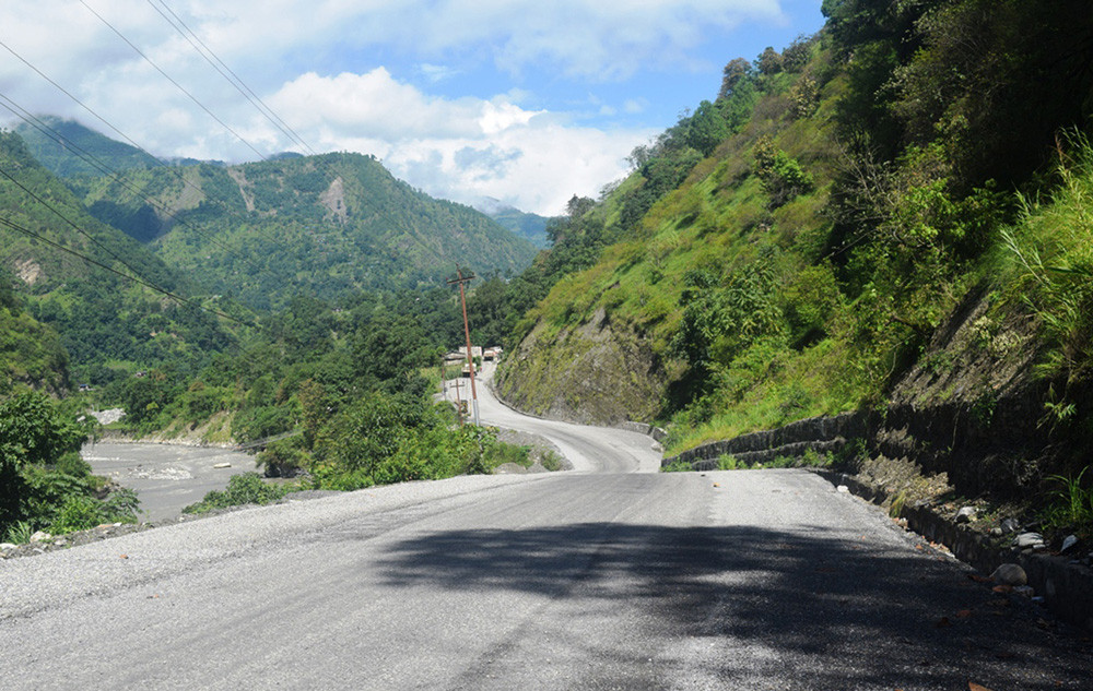 कालोपत्रेपछि चिटिक्क सडक