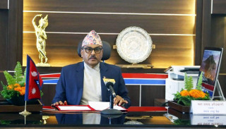 मौद्रिक नीतिको समीक्षामार्फत अर्थतन्त्र चलायमान गराउने गभर्नर अधिकारीको प्रयास