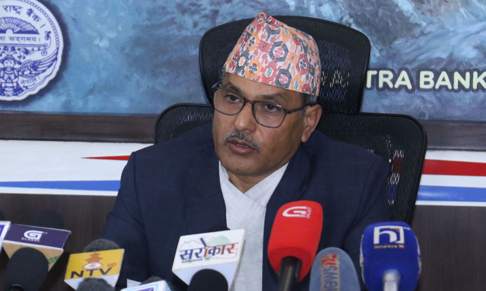 निर्माणमा माग घट्दा उद्योग समस्यामा परेको गभर्नर अधिकारीको स्वीकारोक्ति