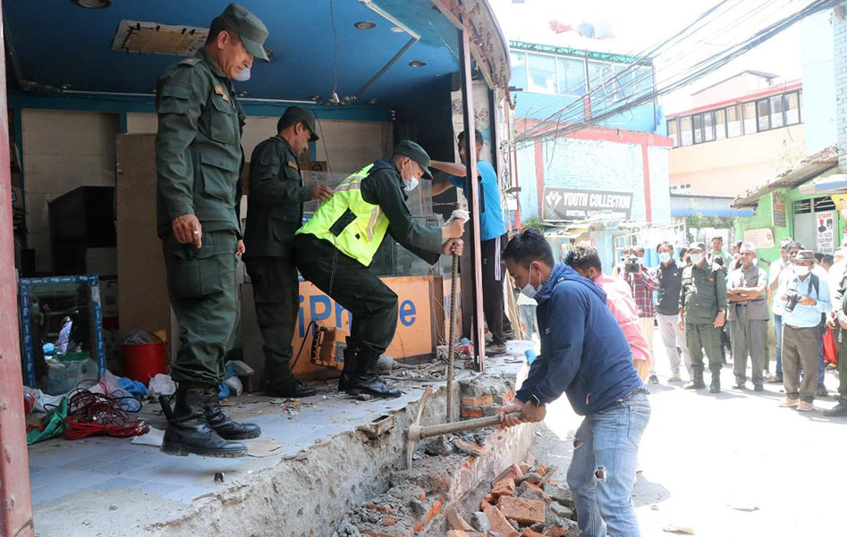 ‘अण्डरग्राउण्डमा’ सञ्चालित व्यवसाय खाली गर्न निर्देशन