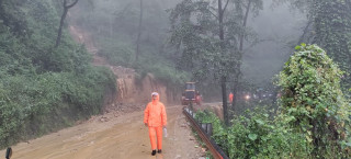 बाढीपहिरोको जोखिम बढेसँगै कास्कीमा राति सवारीसाधन चलाउन रोक