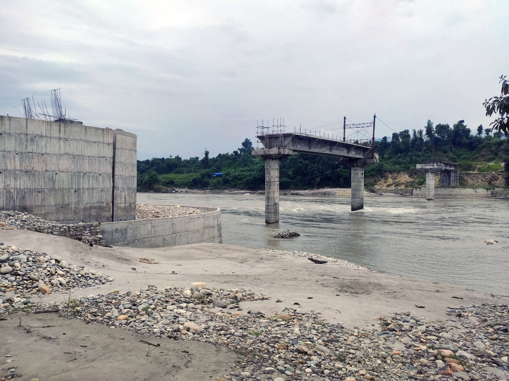 निर्माण सुरु भएको ७ वर्षसम्म पक्की पुल निर्माण नहुँदा आवतजावतमा सास्ती