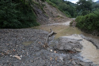 वर्षाले ग्रामीण सडक ठप्प