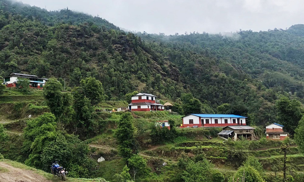 पर्यटक लोभ्याउँदै चिसापानी भिरचोक सामुदायिक घरबास, गाउँ छोडेकाहरु फर्किन थाले