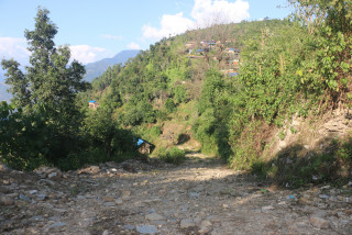 'अझै पनि सडक, बिजुली र खानेपानीकै समस्या; तर नेताको भाषणमा आकाश छुने कुरा'