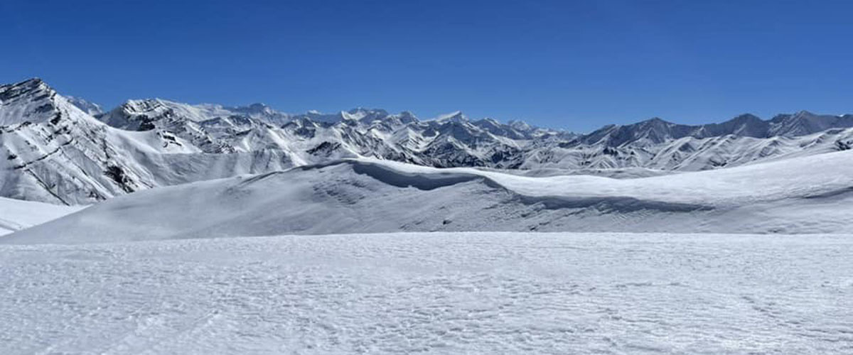 हिउँले सेताम्य छोइलापास लेक 