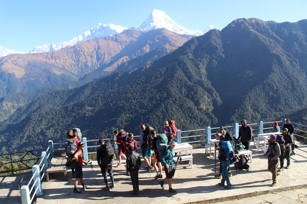 घोडेपानीमा पर्यटक