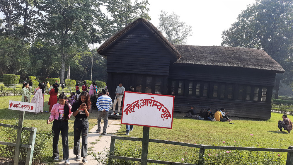 टीकापुर उद्यानमा बढ्दैछन् पर्यटक