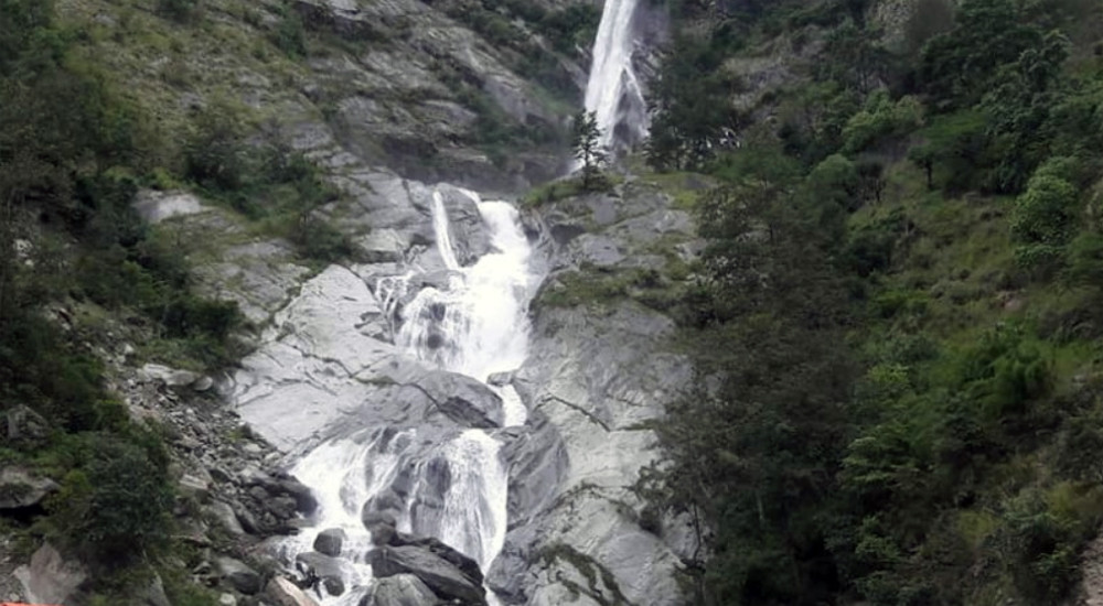 रुप्से झरनामा बढे आन्तरिक पर्यटक