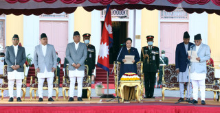 प्रधानमन्त्री पुष्पकमल दाहालले लिए शपथ