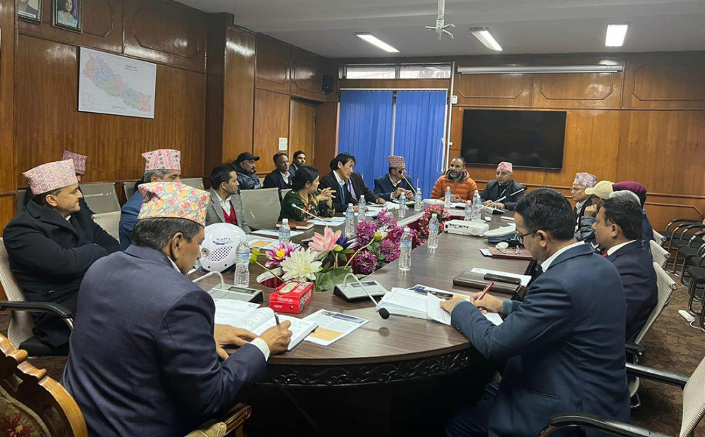 फेरि मोटरसाइकलमा सवार दुवैलाई हेल्मेट अनिवार्य!