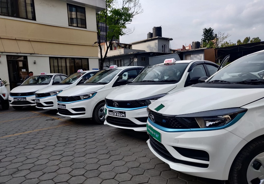 अब उपत्यकामा सेडान विद्युतीय ट्याक्सी चढ्न पाइने, सिप्रदीले हस्तान्तरण गर्‍यो टाटा एक्सप्रेस-टी