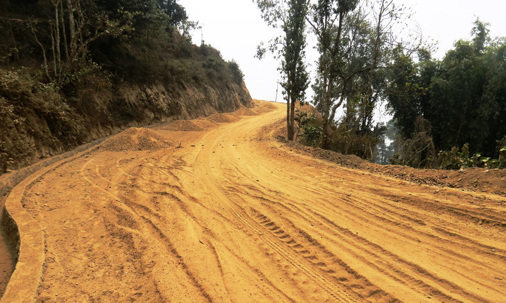 सात वर्षमा पनि सकिएन फलफूलचोक-बोझापोखरी सडक निर्माण