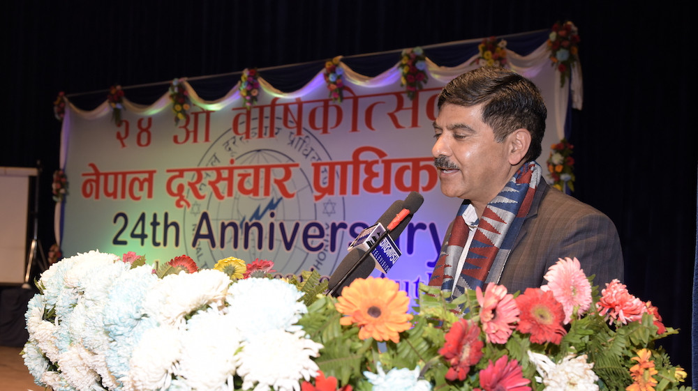 साढे २ महिनापछि अवकाशमा जाने सचिव बैकुण्ठ अर्यालको सरुवा 