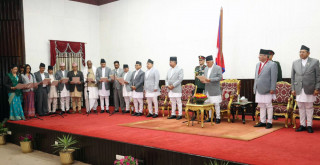 नवनियुक्त मन्त्रीहरूले लिए शपथ