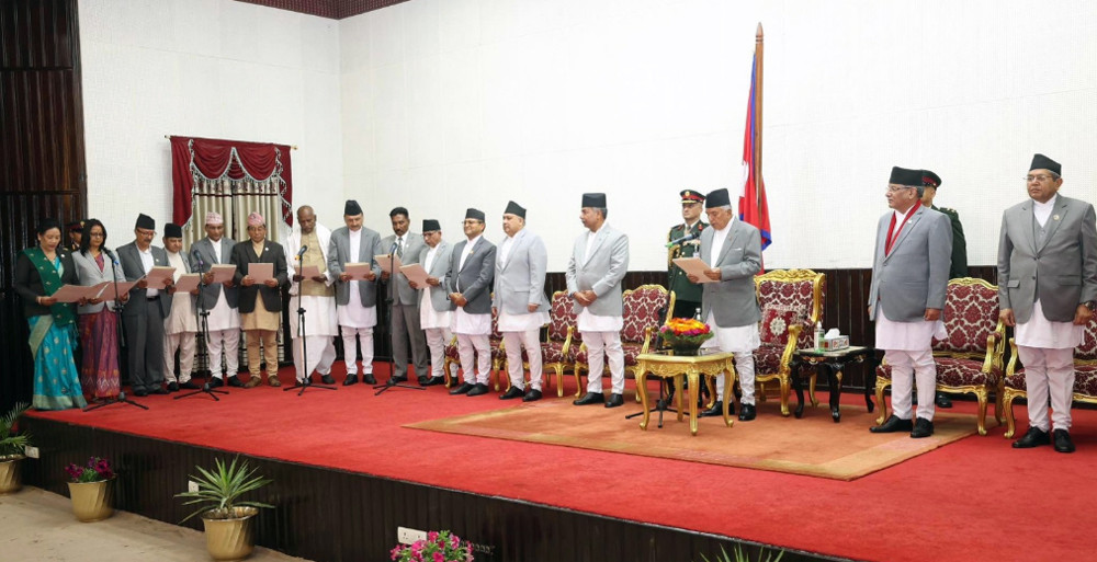 नवनियुक्त मन्त्रीहरूले लिए शपथ
