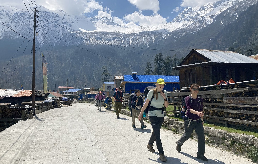 बर्खा लागेसँगै अन्नपूर्ण पदमार्गमा घट्न थाले पर्यटक, व्यापार व्यवसाय ठप्प
