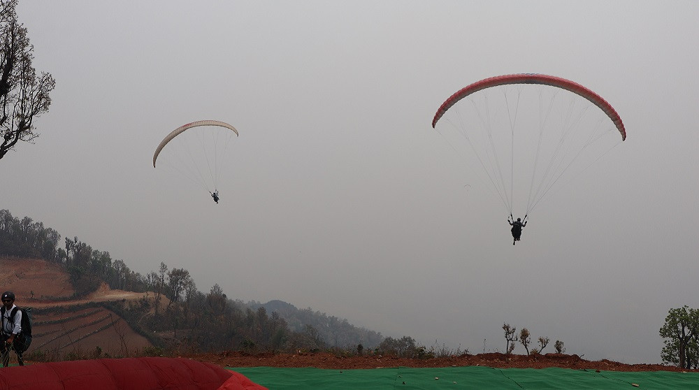 पर्यटकीय गतिविधि बढाउन चितवनमा प्याराग्लाइडिङ