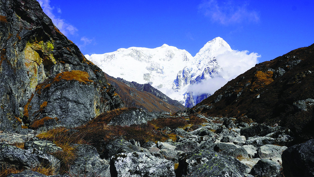 कञ्चनजंघा क्षेत्रमा आउन थाले पर्यटक