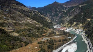 खाँदबारी-किमाथांका सडकखण्ड निर्माणले तीव्रता पायो, दुई किलोमिटर ट्रयाक खोल्न बाँकी